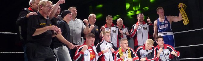 So sehen Sieger aus... 12:8 gewinnt der NSV seinen ersten Kampf (Foto: nnz)