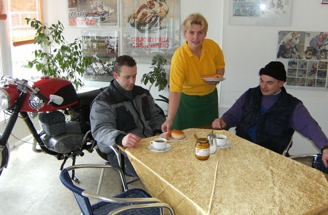 Willkommen in der Boxengasse (Foto: LIFT)