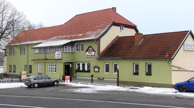 Die Gastst&auml;tte Thyrafuchs vor dem Umbau. Die Aufnahme entstand am 12.02.2012 (Foto: Bodo Schwarzberg)