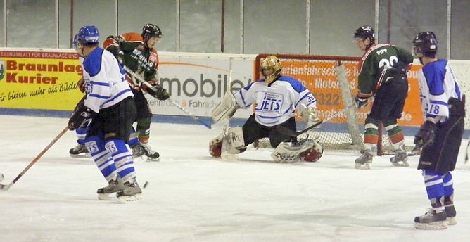 Warten auf Abpraller (Foto: Koch)