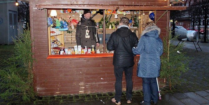 St&uuml;rmerischer Weihnachtsmarkt in Ellrich (Foto: Fuhr)