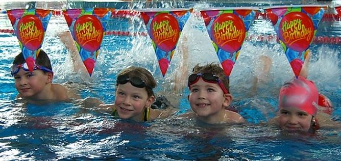 Vorfreude auf Geburtstag (Foto: Wernsdorf) Vorfreude auf Geburtstag (Foto: Wernsdorf)