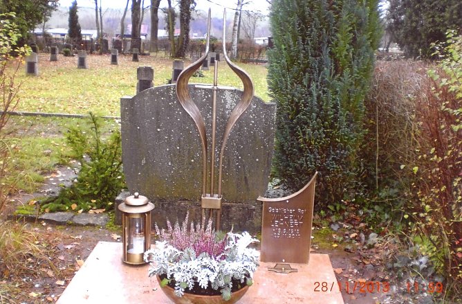 Unbekannte haben &uuml;ber die Feiertage ein Grab auf dem Hauptfriedhof gesch&auml;ndet (Foto: Landespolizeiinspektion Nordhausen)