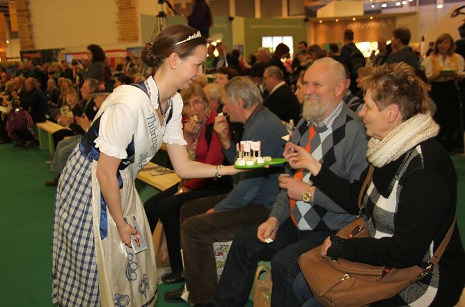 Die Besucher der Gr&uuml;nen Woche durften sich Nordh&auml;user Spezialit&auml;ten munden lassen (Foto: Jessica Pieper)