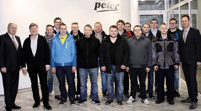 Ausbildung erfolgreich abgeschlossen und &uuml;bernommen (Foto: Fischer/AH Peter)