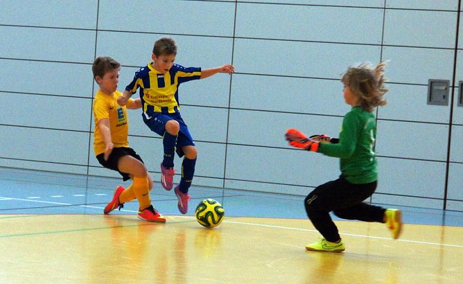 Lio-Nils Heller scheitert am Torwart von Aschersleben (Foto: Martina Nebelung)
