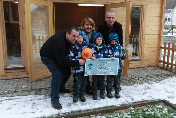 Freude bei den "starken Kindern" und bei Bürgermeister Weidt. (Foto: privat) Freude bei den "starken Kindern" und bei Bürgermeister Weidt. (Foto: privat)