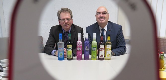 Blick durch den erkl&auml;renden Anh&auml;nger (Foto: nnz)