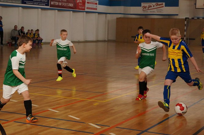 Am Ball, Julian Reinsch, 5-facher Torsch&uuml;tze beim 5:1 gegen Leutzsch. (Foto: Uwe Nebelung)