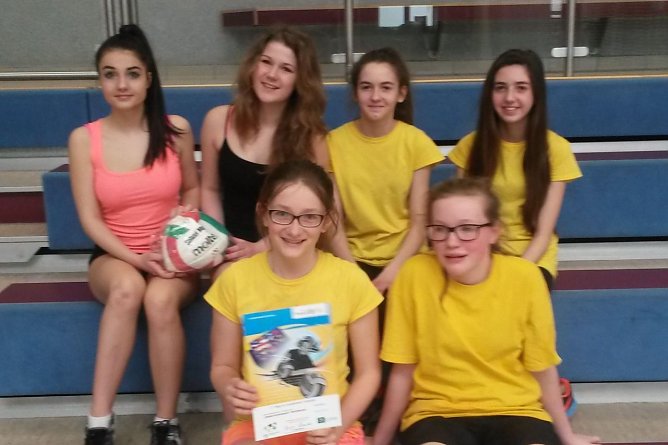 Es spielten: <i>Emelie R&uuml;ger, Sophie R&uuml;ger, Laura Hesse, Johanna Lehner, Vanessa Kubath und Carla Meyer</i> (Foto: Anja M&uuml;ller)