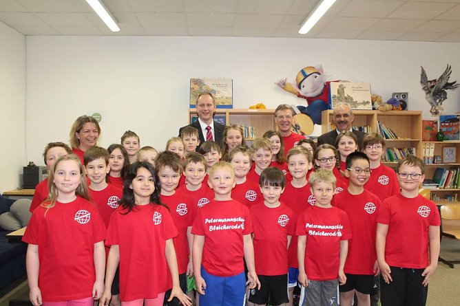 Neue Aussettung f&uuml;r die Sch&uuml;lerinnen und Sch&uuml;ler der Bleicher&ouml;der Petermannschule (Foto: Werner H&uuml;tcher)