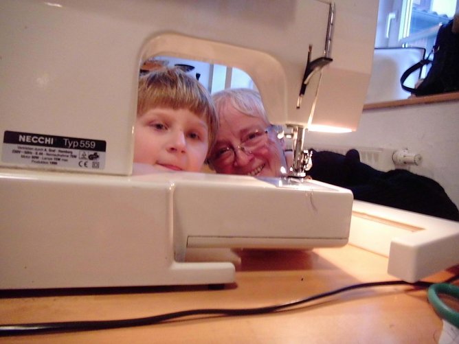 Osterschmuck mit Nadel und Faden - der KILA l&auml;dt Jung und Alt zum N&auml;hkurs ein (Foto: Frank Tuschy)