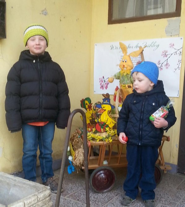 Schon im Vorfeld wurde viel gebastelt und gemalt (Foto: Ingrid Schreiber)