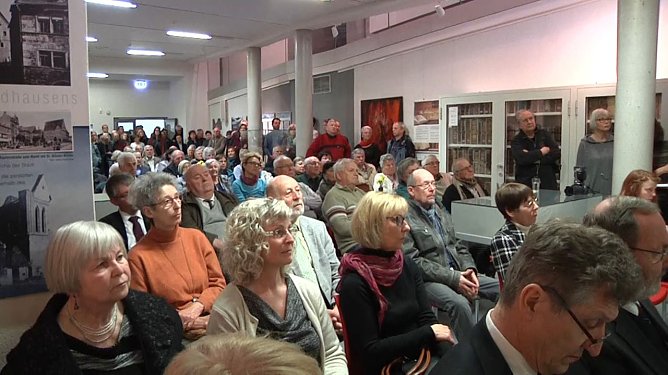 Ausstellungser&ouml;ffnung in der Flohburg - damit die gesammelten Erfahrungen nicht verloren gehen (Foto: Angelo Glashagel)