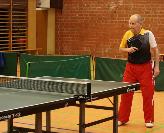 Mit 80 immer noch fit an der Platte (Foto: NSV) Mit 80 immer noch fit an der Platte (Foto: NSV)