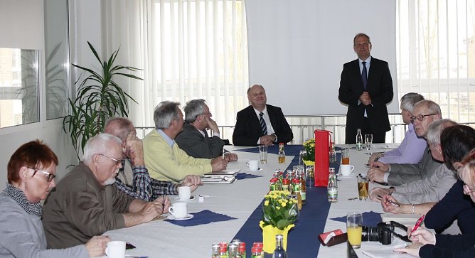 Fritz Güntzler erklärt das Steuerrecht (Foto: AHP/Fischer) Fritz Güntzler erklärt das Steuerrecht (Foto: AHP/Fischer)