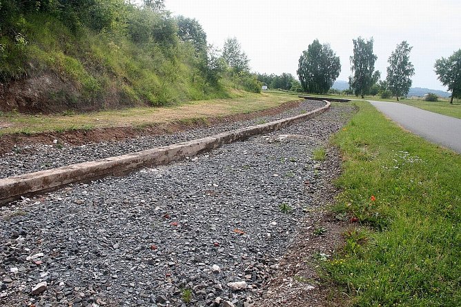 Nachempfundenes Gleisbett (Foto: KZ-Gedenkstätte Mittelbau-Dora) Nachempfundenes Gleisbett (Foto: KZ-Gedenkstätte Mittelbau-Dora)