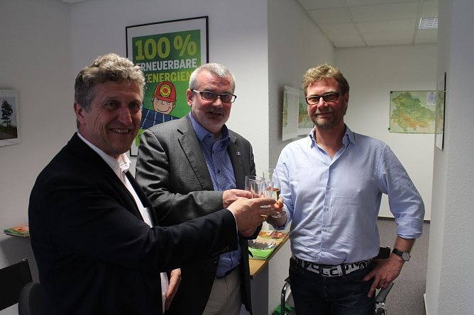 Jetzt soll die K&uuml;r kommen: Stefan N&uuml;&szlig;le (Mitte) ist in der Stichwahl (Foto: Angelo Glashagel)