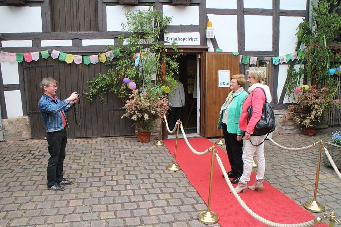 Die G&auml;ste des Nordh&auml;user Tabakspeichers wurden auf dem roten Teppich begr&uuml;&szlig;t (Foto: Angelo Glashagel)