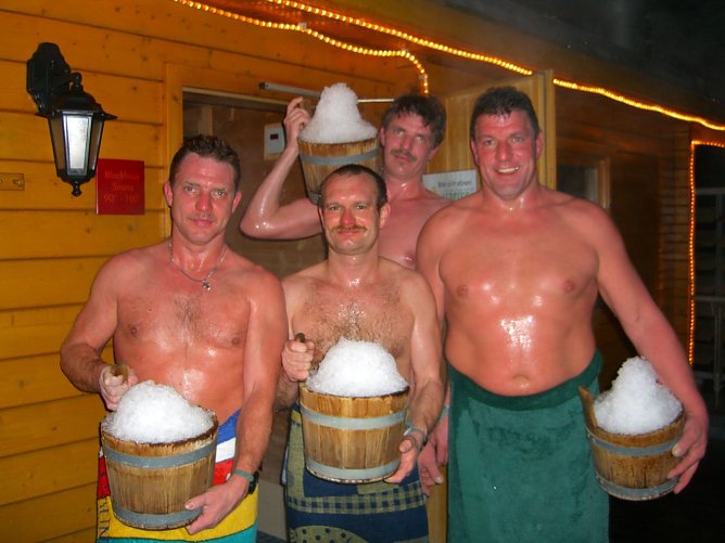 M&auml;nner, die statt einmal in der Woche zwei- oder dreimal die Sauna besuchen, ein um 22 % geringeres Risiko, an einem Herzinfarkt zu sterben. (Foto: Badehaus)