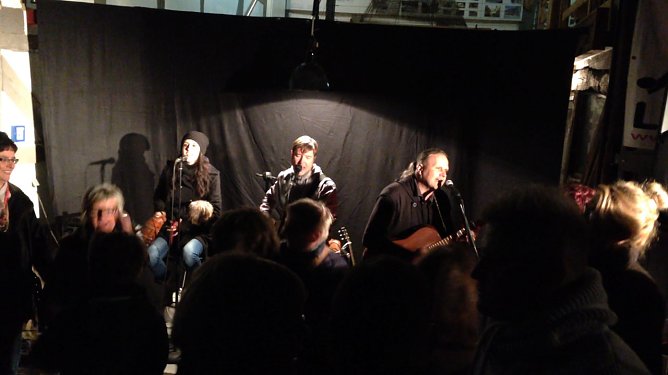 "Less People" in der Alten Kanzlei in Bleicherode (Foto: Ralf Kirchner) "Less People" in der Alten Kanzlei in Bleicherode (Foto: Ralf Kirchner)