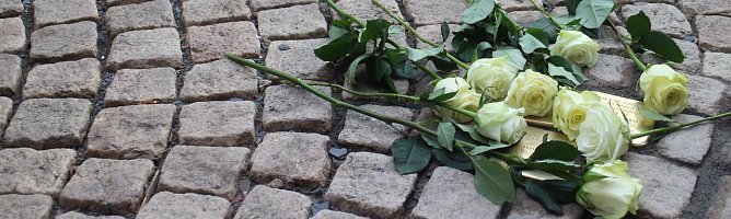 Hermann Bacharach, Paual Speier, Karoline Steinberg - drei neue Stolpersteine f&uuml;r Nordhausen (Foto: Angelo Glashagel)