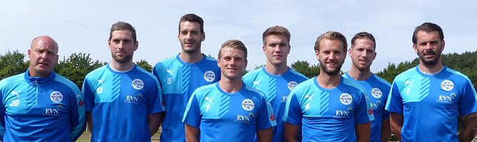 Der Trainer und die Neuen (Foto: nnz)