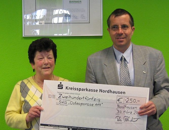 Übergeben (Foto: Barmer) Übergeben (Foto: Barmer)