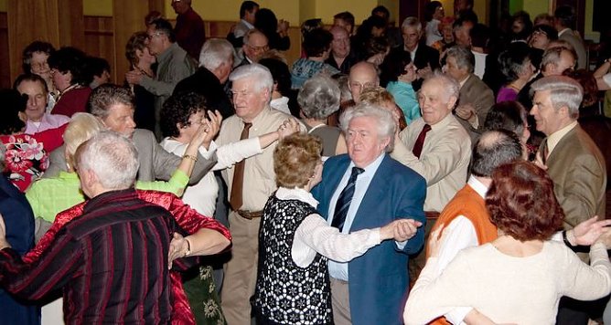 Tanzen zum Tee (Foto: JCH) Tanzen zum Tee (Foto: JCH)