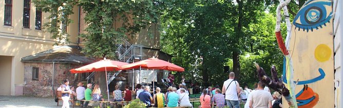 Die Nordhäuser Musikschule spielte heute für die Jugendkunstschule auf (Foto: Angelo Glashagel) Die Nordhäuser Musikschule spielte heute für die Jugendkunstschule auf (Foto: Angelo Glashagel)
