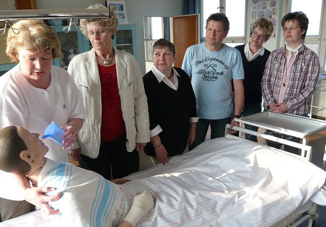 Pflegekurs (Foto: Piper/pln) Pflegekurs (Foto: Piper/pln)