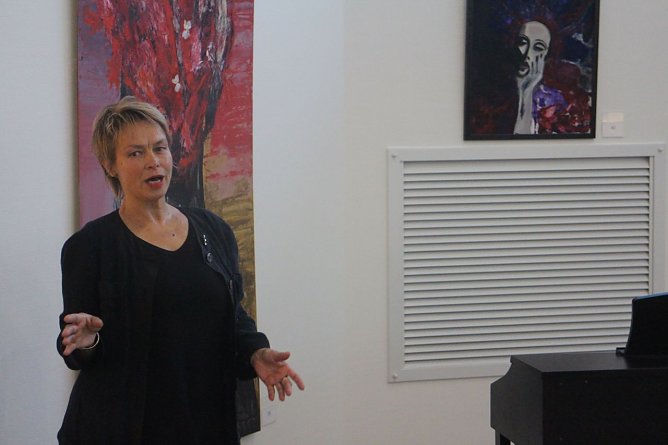 Barbara Rohdes Ausstellung in der Nordh&auml;user Kreissparkasse zeigt drei Themenkomplexe (Foto: Angelo Glashagel)