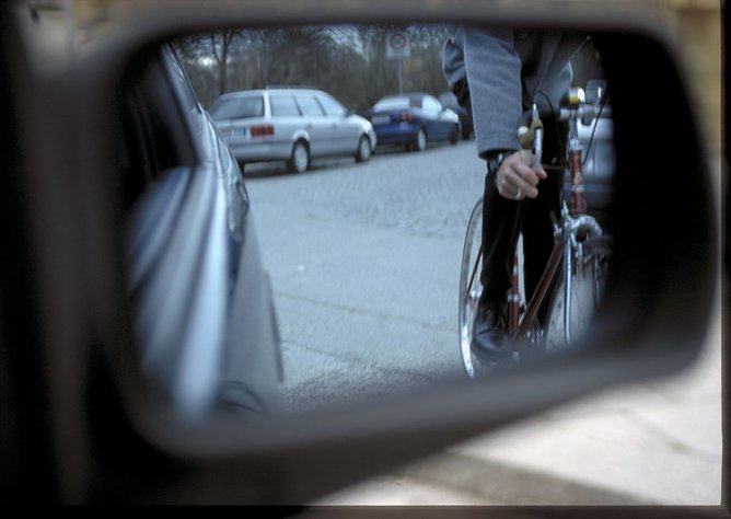 Gefahr durch toten Winkel (Foto: ADAC)