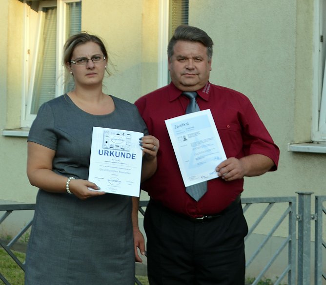 Zertifikaten erhalten (Foto: privat)