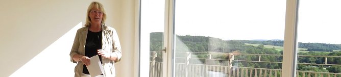 Inge Klaan erl&auml;utert den Standort (Foto: nnz)