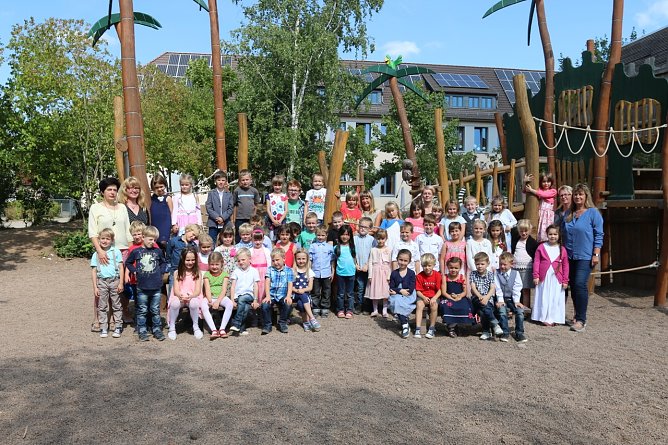 Neue Erstkl&auml;ssler der evangelischen Grundschule (Foto: H. Friedrichs-Meier)