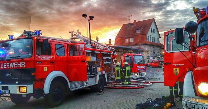 Alte Lagerhalle bannte (Foto: Feuerwehr Bleicherode)