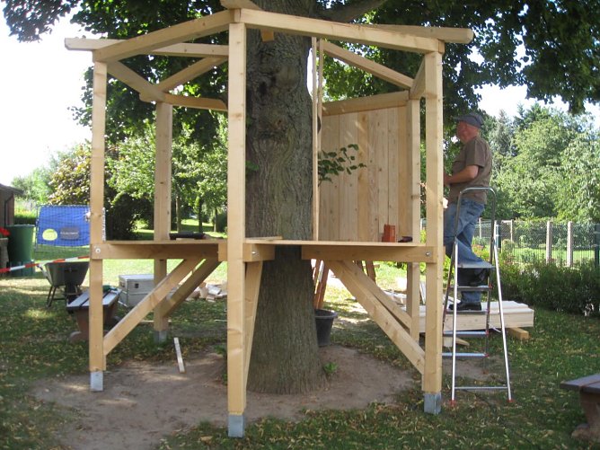 Nach langer Zeit wurde heute das "Baumhaus" an die Kinder der Leimbacher Must&ouml;ppchen &uuml;bergeben (Foto: Leimbacher Must&ouml;ppchen)