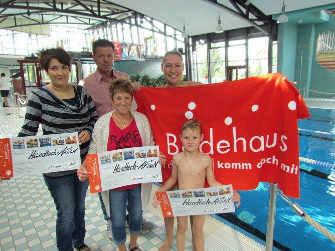 Weit gereist mit dem Badehaus im Gepäck - die Gewinner der Sommer Foto Aktion (Foto: Badehaus) Weit gereist mit dem Badehaus im Gepäck - die Gewinner der Sommer Foto Aktion (Foto: Badehaus)