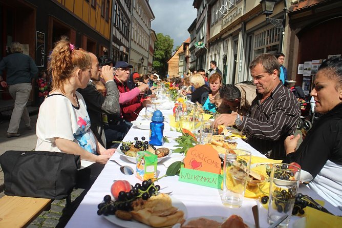 Essen der Kulturen in der Kurzen Meile (Foto: Angelo Glashagel) Essen der Kulturen in der Kurzen Meile (Foto: Angelo Glashagel)
