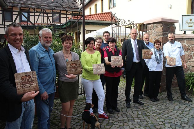 Insgesamt wurden sechs Gastwirte aus dem Südharz ausgezeichnet (Foto: Angelo Glashagel) Insgesamt wurden sechs Gastwirte aus dem Südharz ausgezeichnet (Foto: Angelo Glashagel)