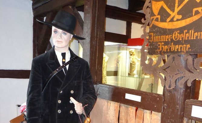 Ausstellung er&ouml;ffnet (Foto: Hans-Georg Backhaus)