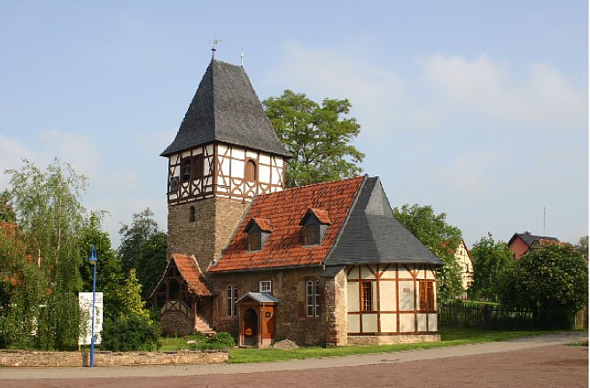 Tour Nummer eins startet an der Kirche in Ditticherode (Foto: Pressestelle Landratsamt)