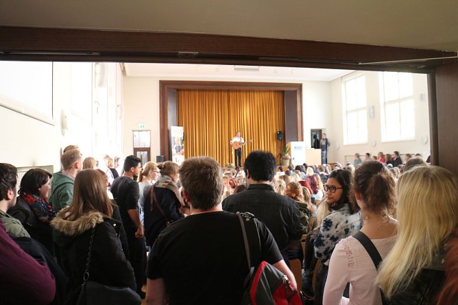 Volles Haus im Audimax - an der Nordh&auml;user Hochschule wurden heute die Neuzug&auml;nge immatrikuliert (Foto: Angelo Glashagel)