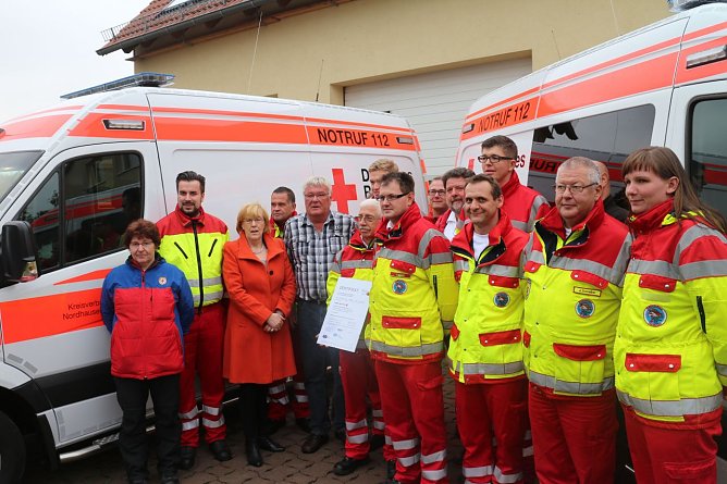 Neue Wagen und ein neues Zertifikat für die DRK Retter (Foto: Angelo Glashagel) Neue Wagen und ein neues Zertifikat für die DRK Retter (Foto: Angelo Glashagel)