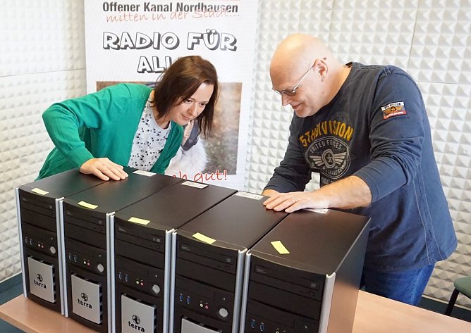 Technik &uuml;bergeben (Foto: OKN)