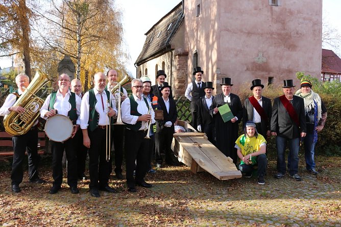 Traditionelle Kirmes in Steinbrücken (Foto: Mandy Schwarz) Traditionelle Kirmes in Steinbrücken (Foto: Mandy Schwarz)
