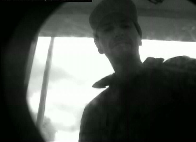 Wer kennt diesen Mann (Foto: Polizei)