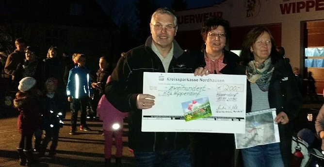 Scheck&uuml;bergabe (Foto: privat)