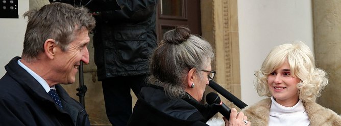 Auch das ist Deutschland - der Weihnachtsengel zur Er&ouml;ffnung des Adventsmarktes am vergangenen Freitag. (Foto: nnz)